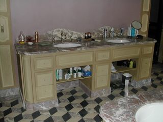 Salle de bains en bois exotique à peindre