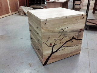 meuble d’appoint marqueté